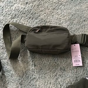 NWT olive belt bag wild fable